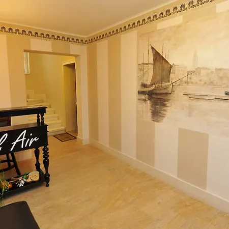 Bel Air Hostel *